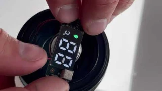 Как заменить батарейки в термокружке с датчиком температуры?