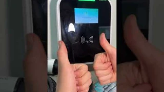 Обзор зарядной станции для электромобиля с сенсорным экраном и умными функциями