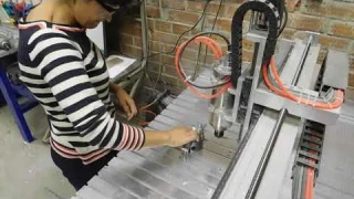 Жена работает на ЧПУ станке