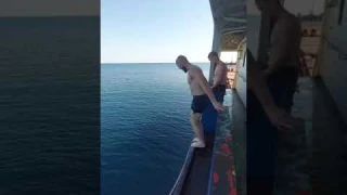 Прыжок в глубину 2км 🤫 высота 5 метров😱 #навигация2021 #рекомендации #безстрашный #чёрноеморе