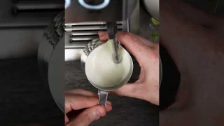 How to steam milk (no cuts) #barista #coffee #goldenbrowncoffee #steaming #milk #espresso